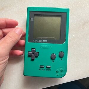 Gameboy pocket green works great. Vintage !